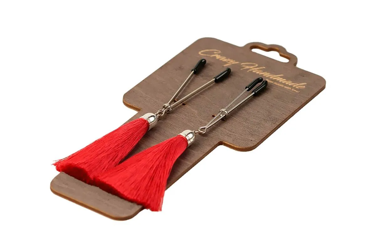 Зажимы-вилки на соски PinkRabbit с кисточками из шелка, красные