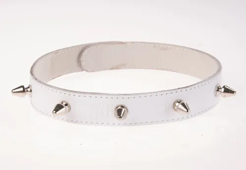 ошейник кожаный белый шириной 20мм с шипами длиной 12мм на кнопках  3102-3 в Краснодаре