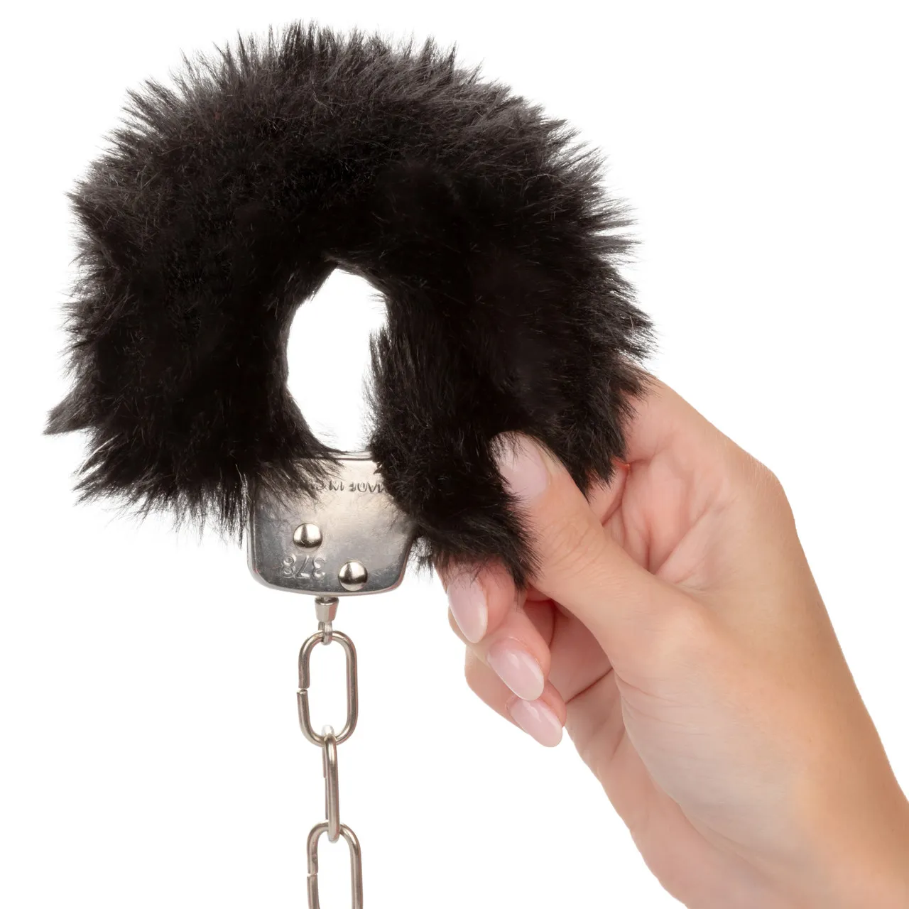 металлические наручники с искусственным мехом ultra fluffy furry cuffs-black в Краснодаре