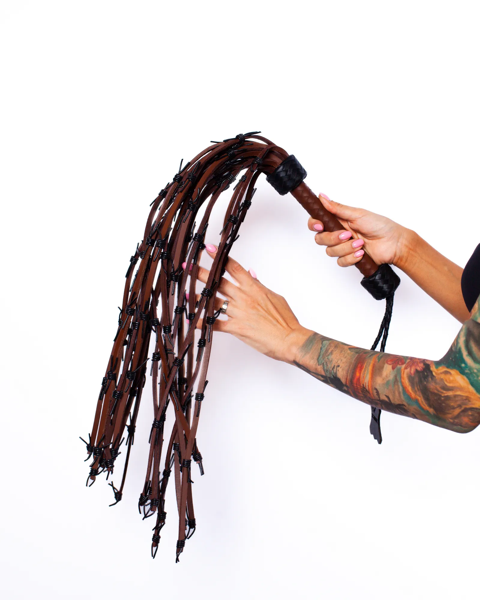 флоггер scandal из натуральной кожи (brown) в Краснодаре