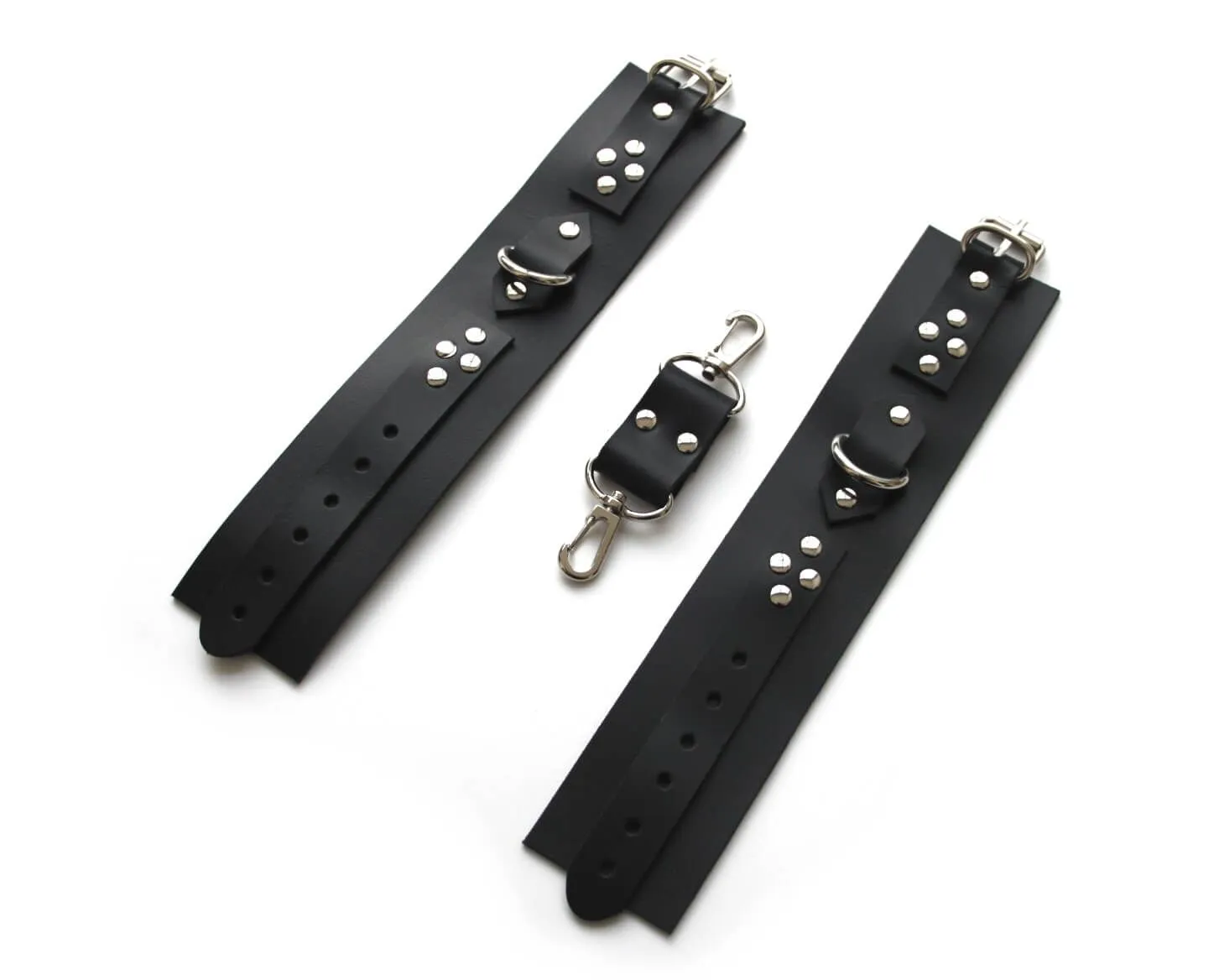 Наручи декоративные кожаные PinkRabbit с карабином, черные