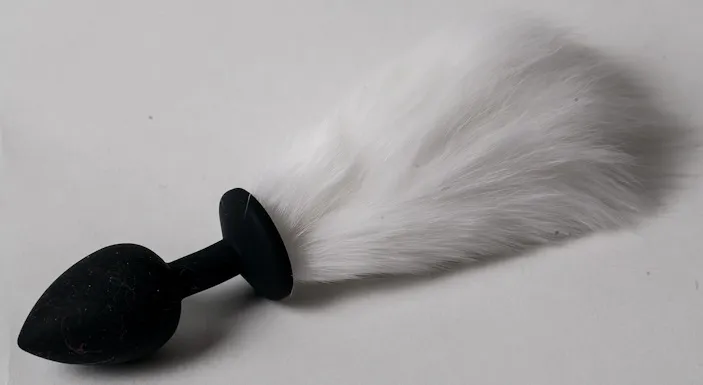 пробка черная силикон с белым хвостом 2,8 х 18,9 см 47165-mm в Краснодаре