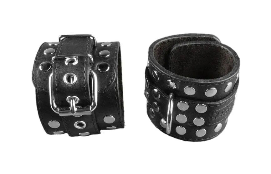 наручники декоративные клепаные beastly с замочками, черные в Краснодаре