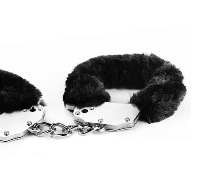 наручники декоративные lovetoy fetish pleasure fluffy handcuffs, черные в Краснодаре