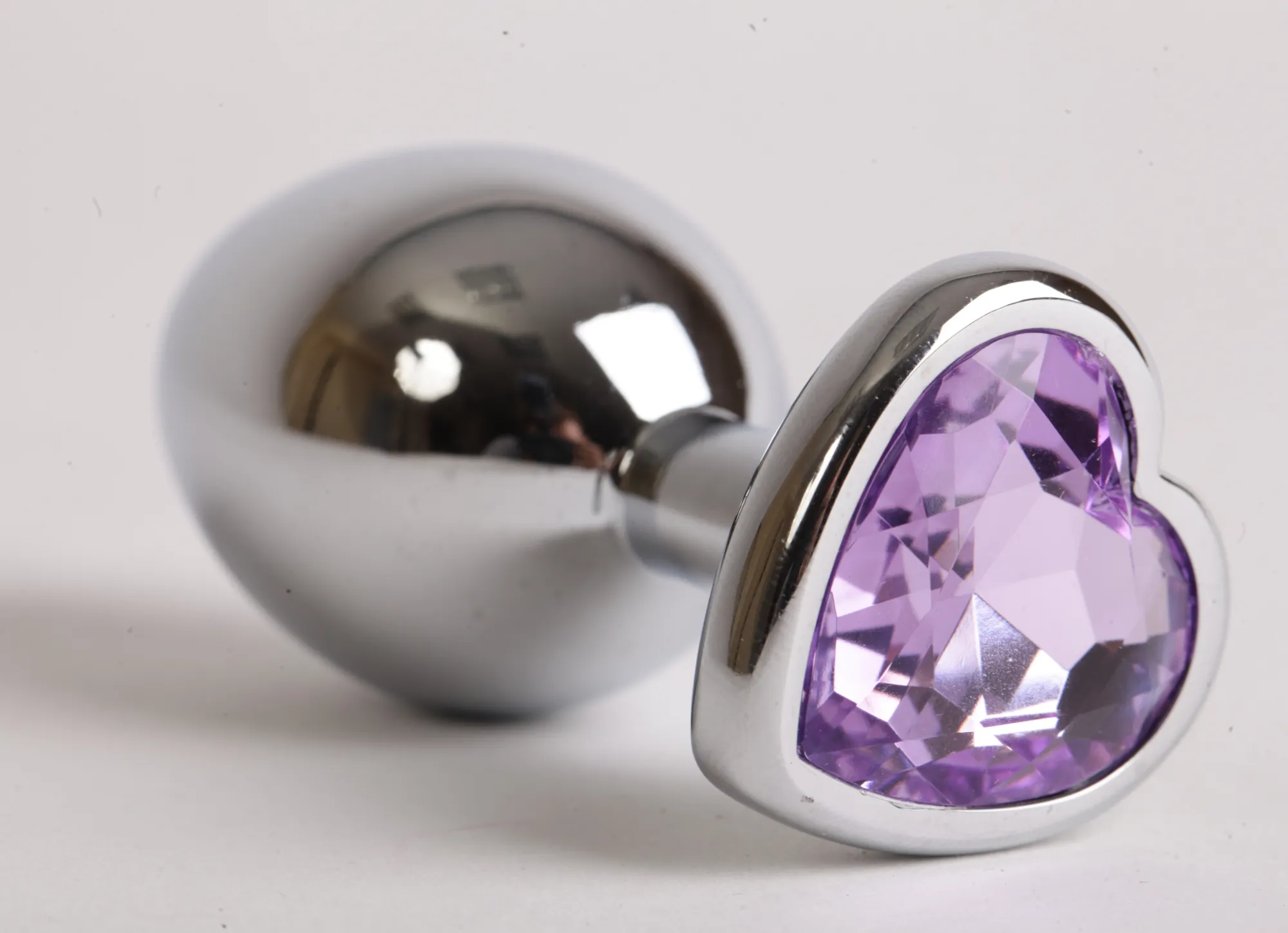 Анальная пробка сердечком с сиреневым стразом 8х3,5см 47142-1-MM