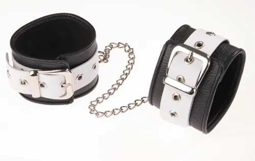 оковы кожаные черные с белым широким ремешком, соединенные цепочкой длиной 35см 3072-13 в Краснодаре