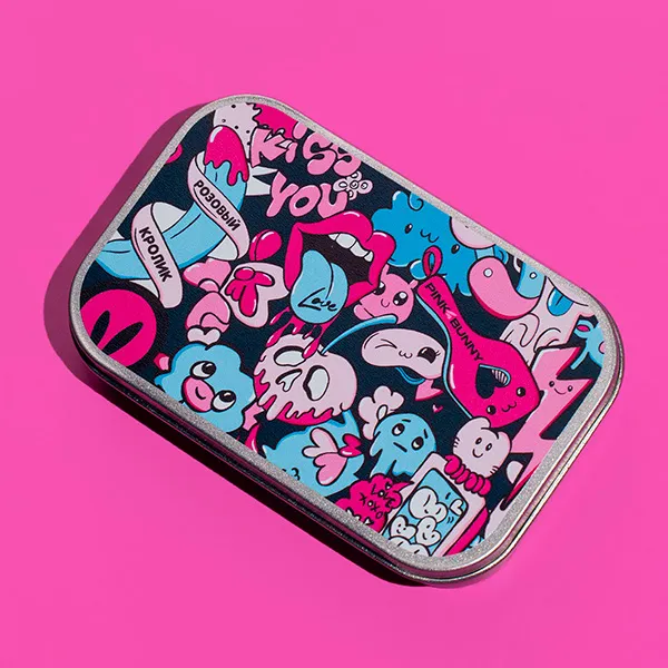 жевательная резинка pinkrabbit с логотипом в жестяной баночке в Краснодаре