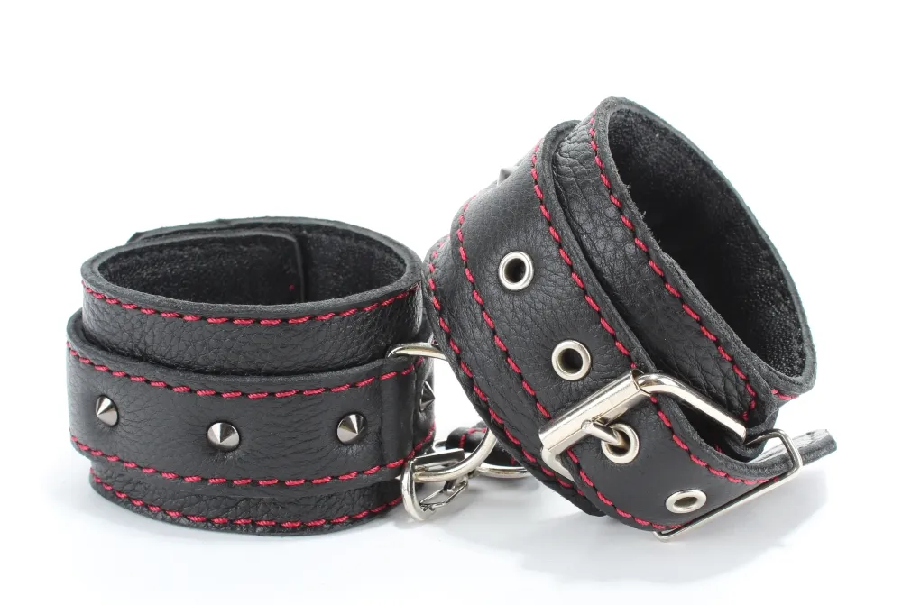 наручники из натуральной кожи с шипами 51034ars в Краснодаре