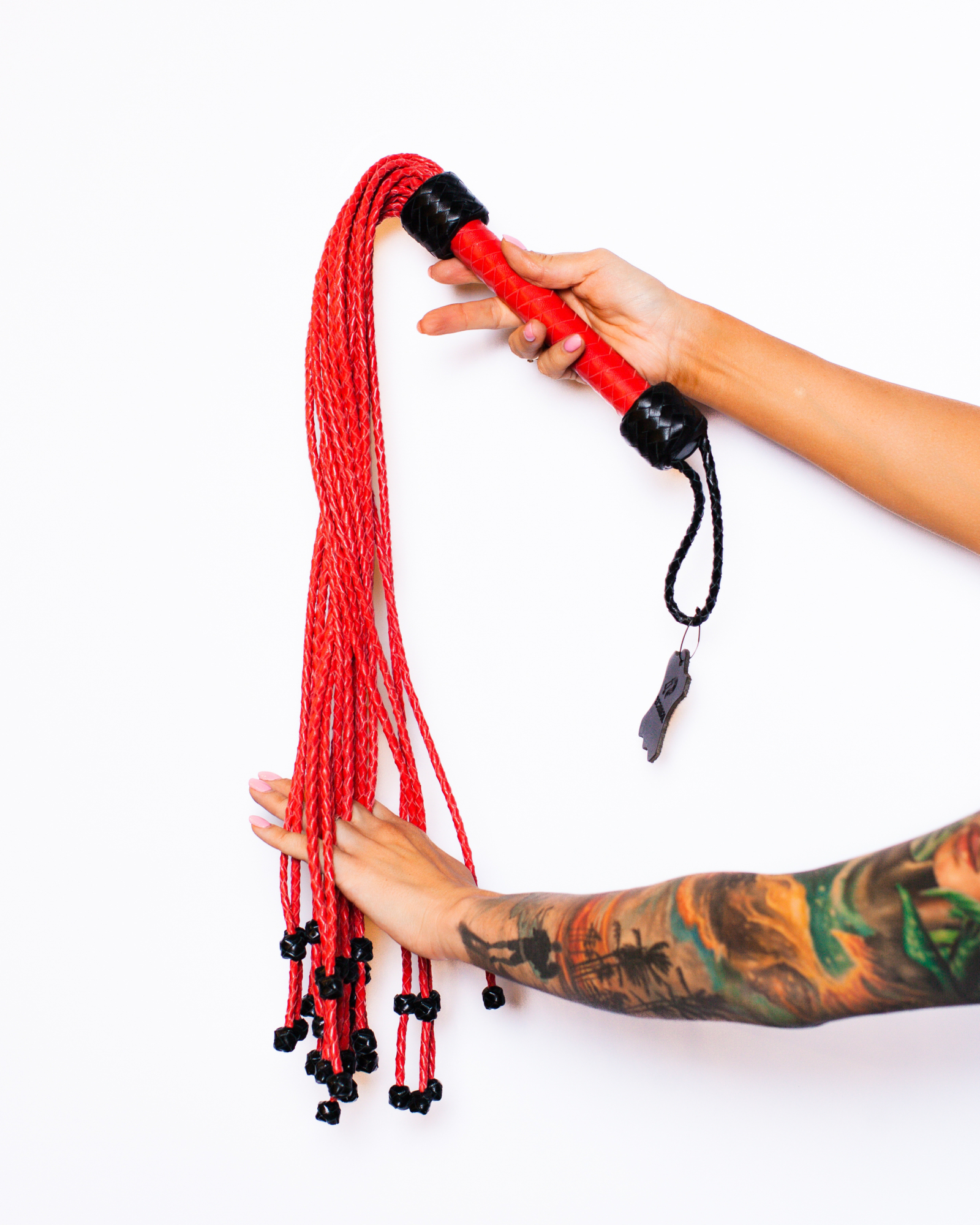 флоггер scandal из натуральной кожи с бусинами на плети в Краснодаре