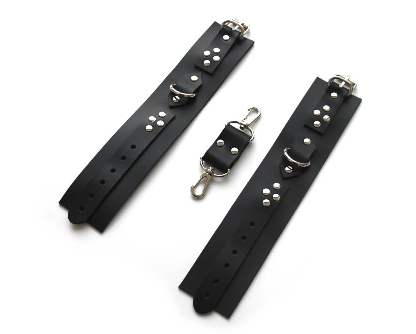 Наручи декоративные кожаные PinkRabbit с карабином, черные