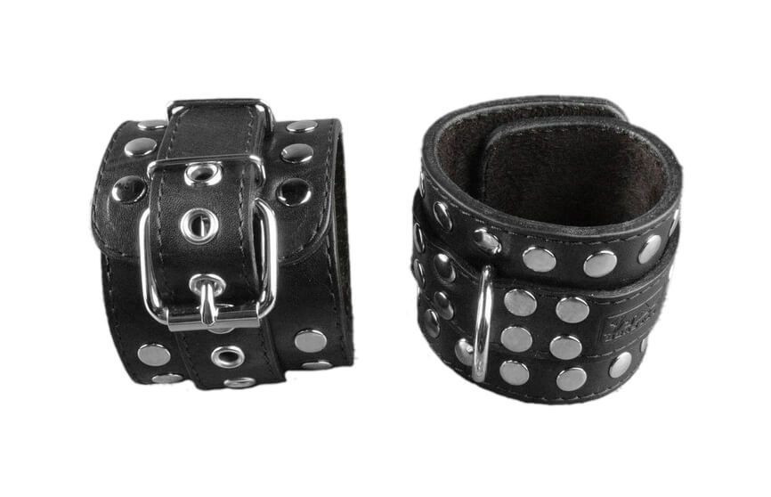 наручники декоративные клепаные beastly с замочками, черные в Краснодаре