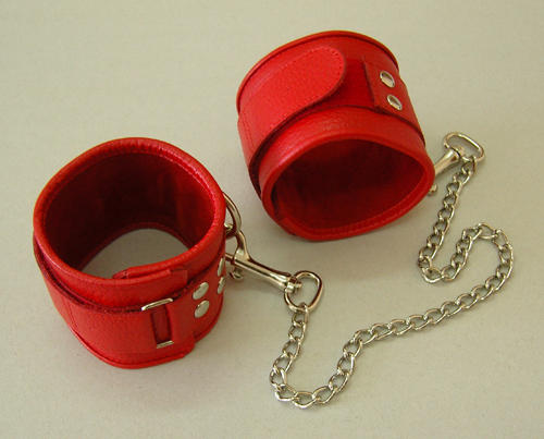 оковы кожаные красные на липучках, соединенные цепочкой длиной 35см 3073-2 в Краснодаре
