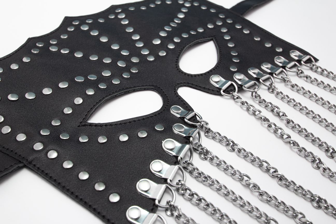 маска на лицо pinkrabbit с цепочками, черная в Краснодаре