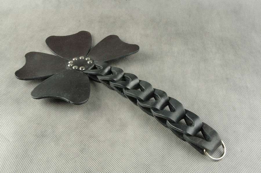 шлепалка beastly четырехлистник-2, чёрная в Краснодаре