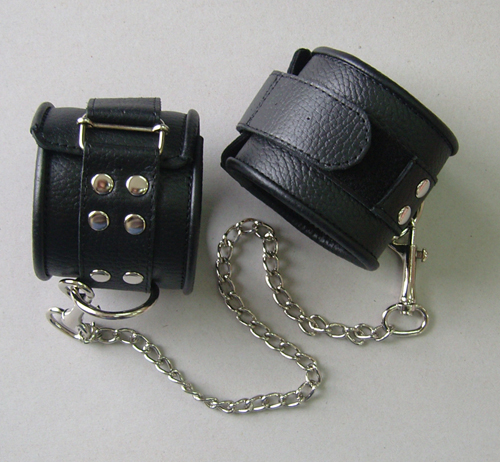 оковы кожаные черные на липучках, соединенные цепочкой длиной 35см 3073-1 в Краснодаре