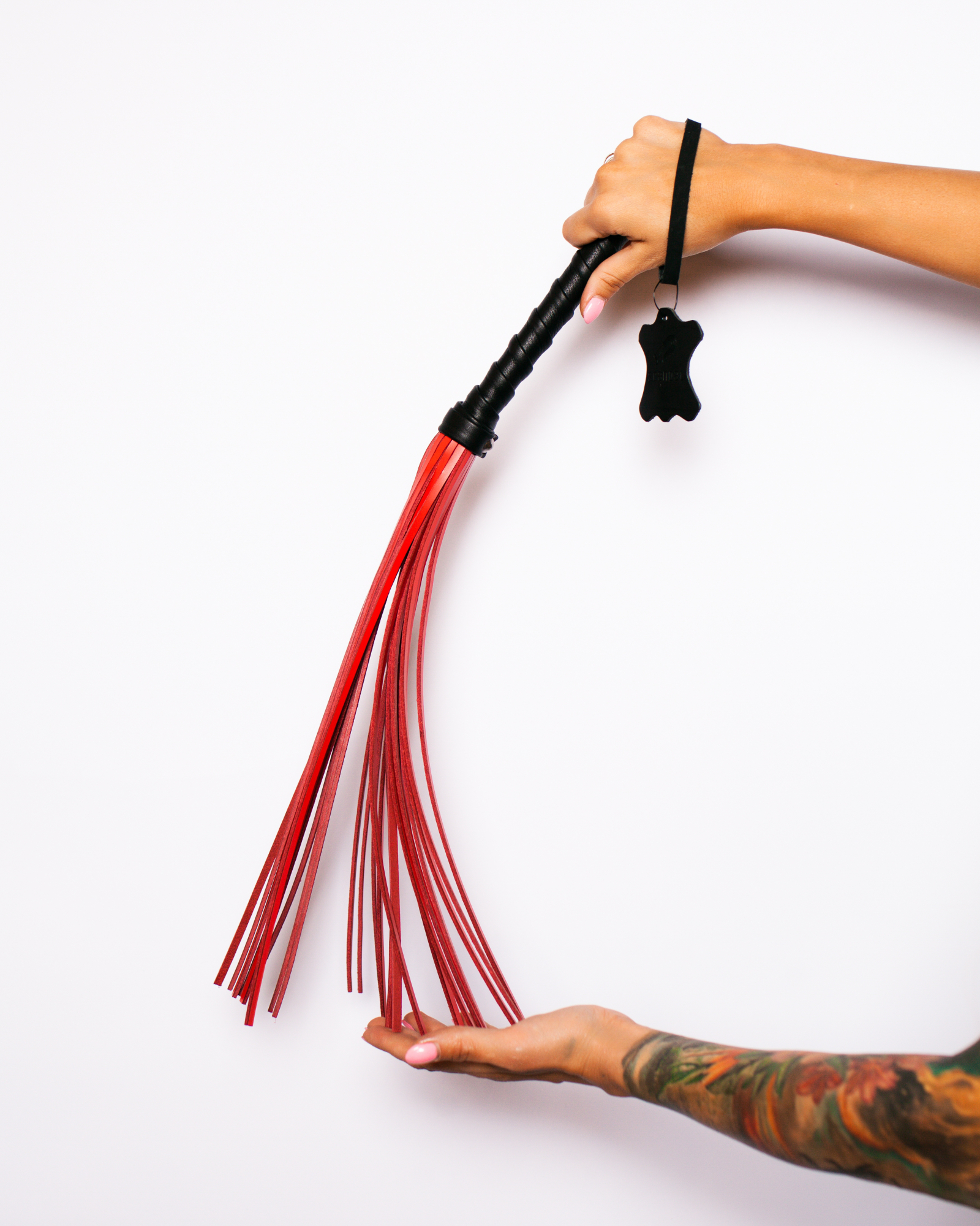 флоггер scandal из натуральной кожи (black&red) в Краснодаре