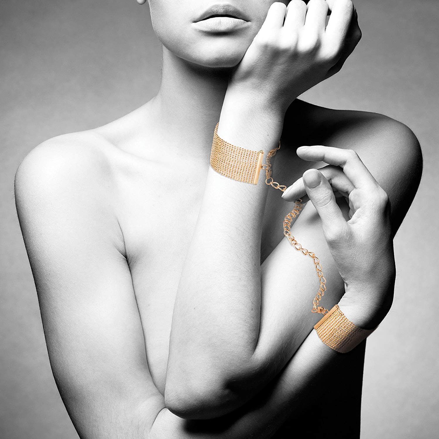 браслеты-наручники декоративные bijoux indiscrets magnifique handcuffs, золотистые в Краснодаре