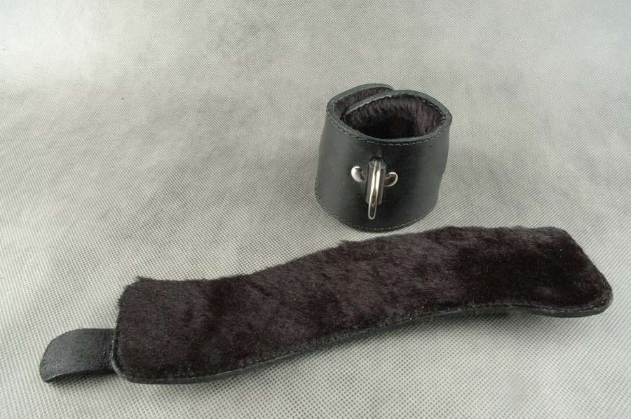 наручники декоративные beastly анатомические, черные в Краснодаре