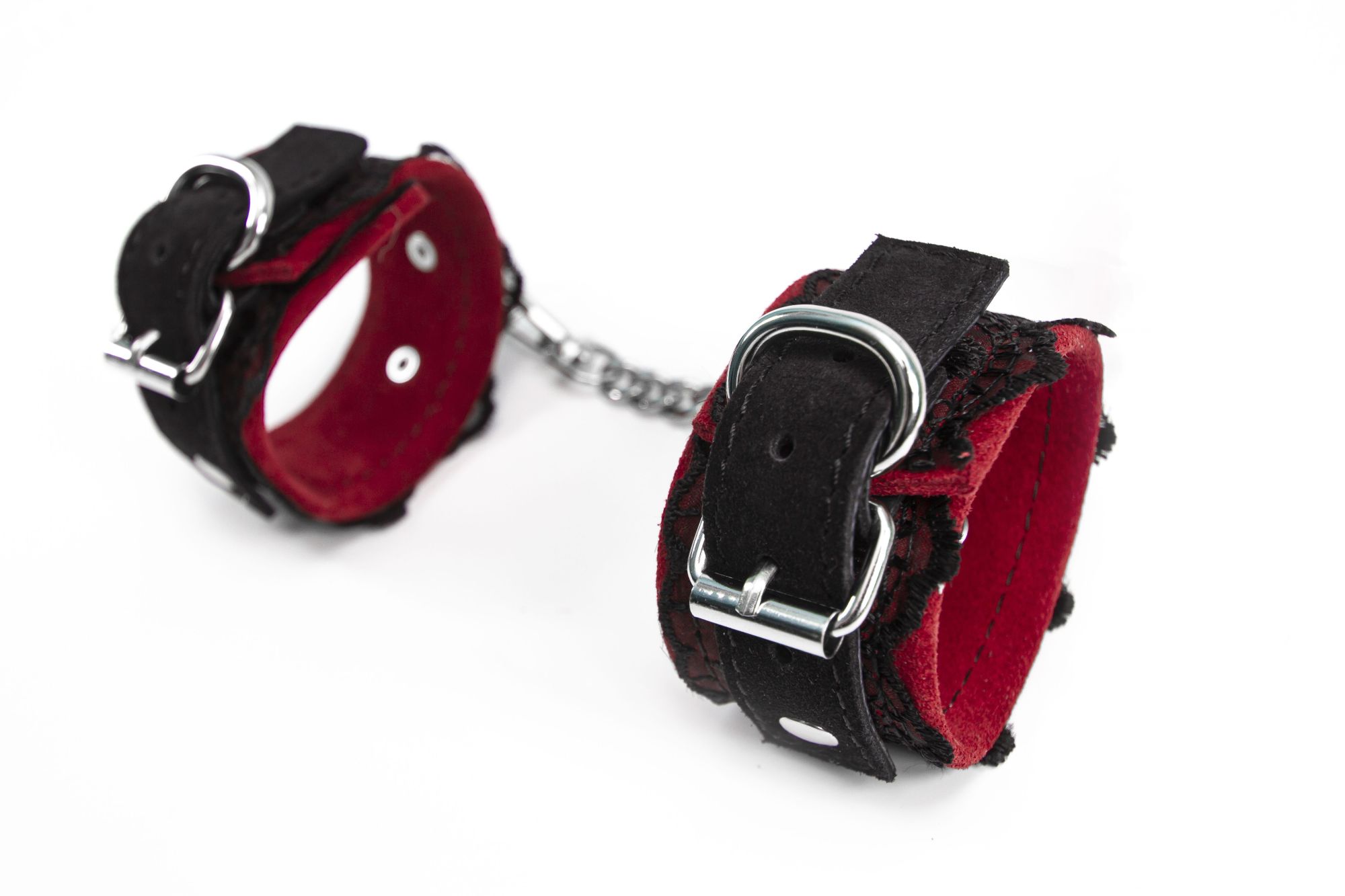 hаручники pinkrabbit замшевые красные с черным кружевом на цепочке в Краснодаре