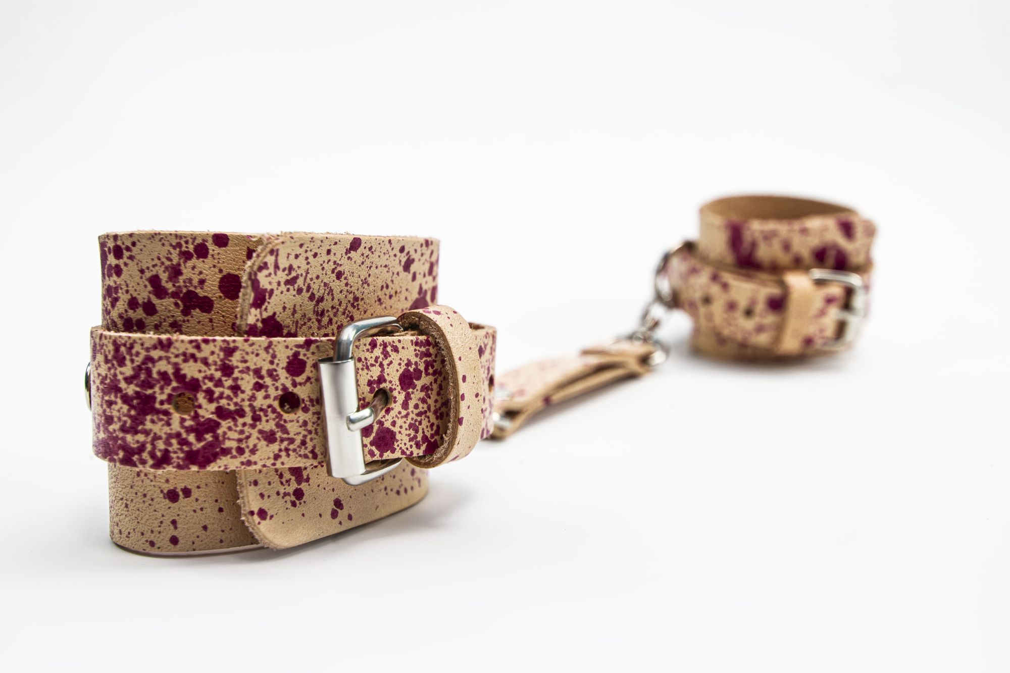 наручники широкие сплэш ручная окраска, красные брызги в Краснодаре