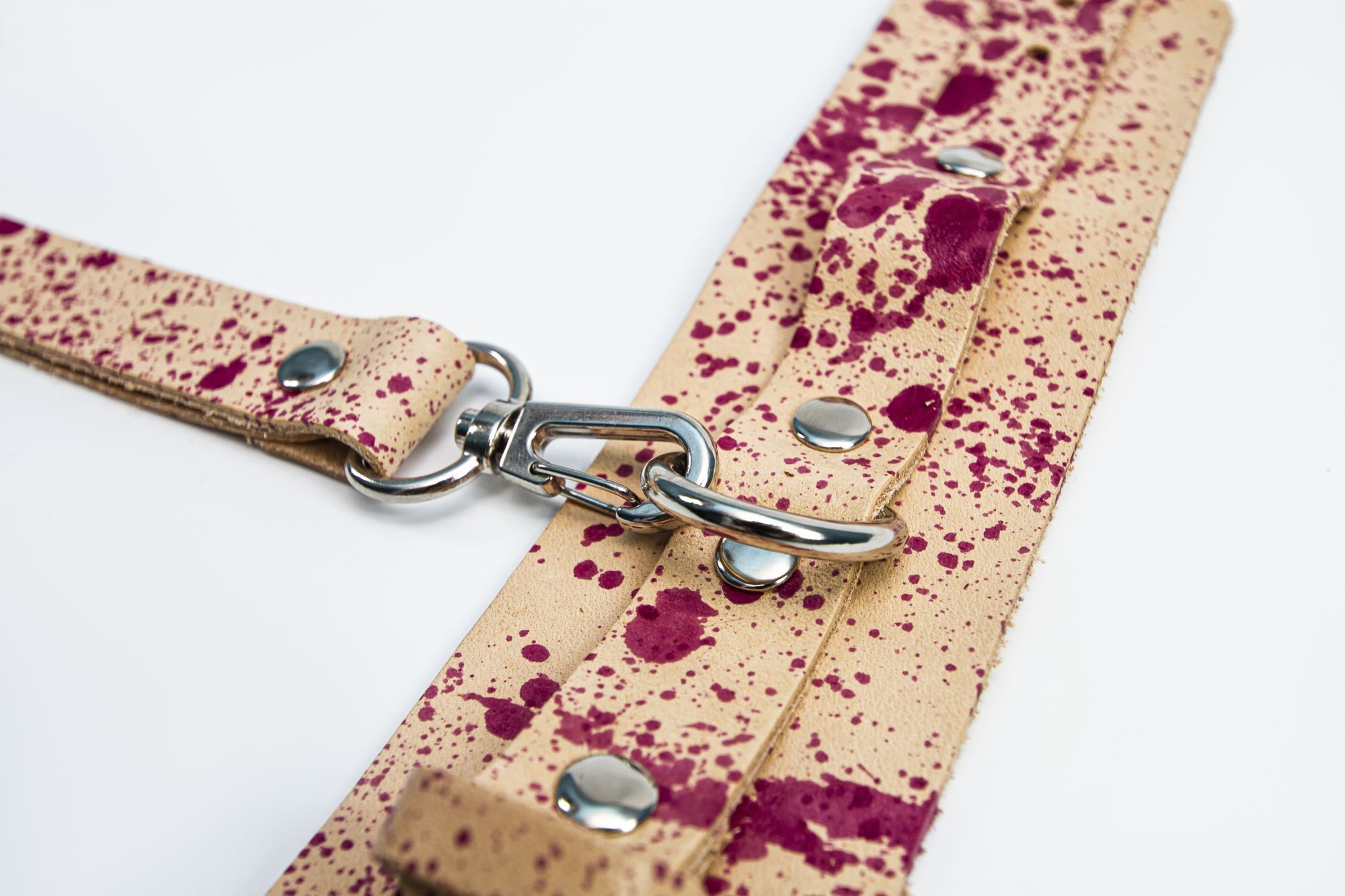 наручники широкие сплэш ручная окраска, красные брызги в Краснодаре